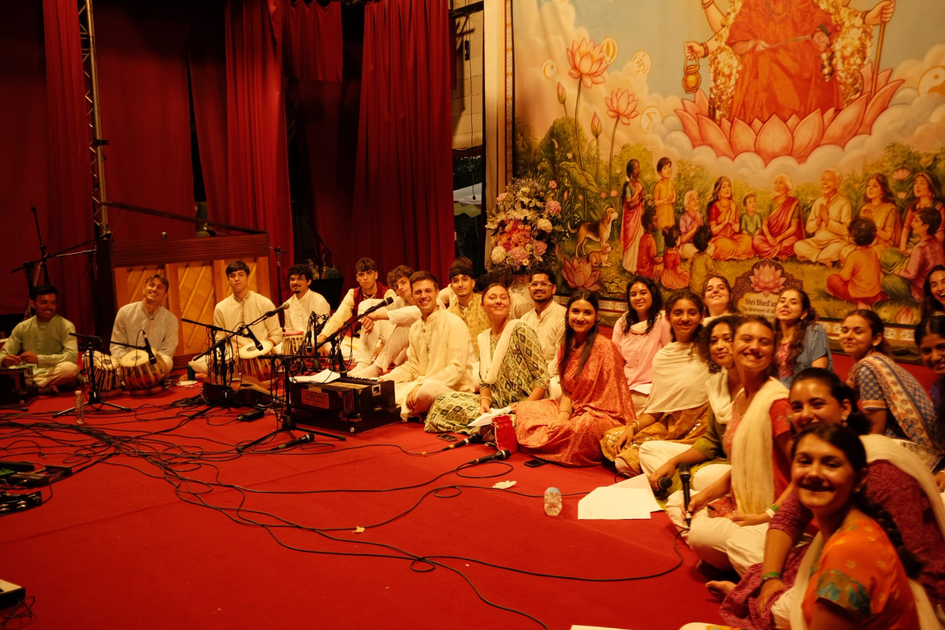 Yuvashakti playing tabla and harmonium before the stage in Cabella